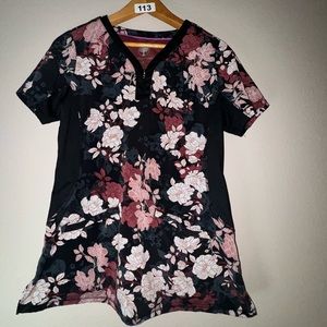 Healing Hands floral scrub top. Stretchy and soft size Small.